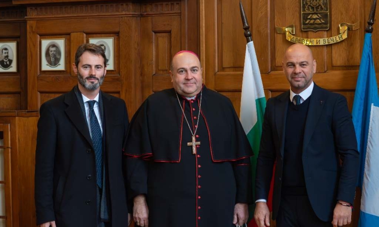 Кметът Костадин Димитров посрещна новия католически епископ на Софийско-Пловдивския диоцез